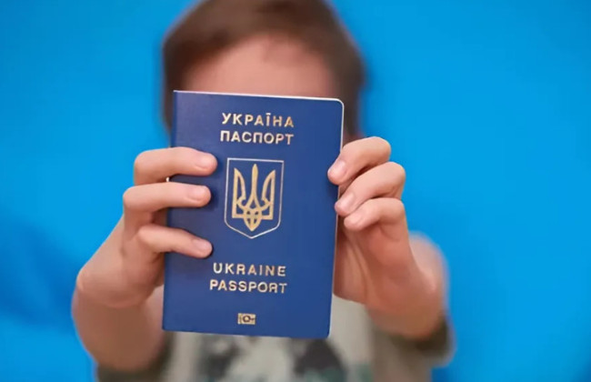 Як оформити закордонний паспорт для дитини і хто є її законним представником