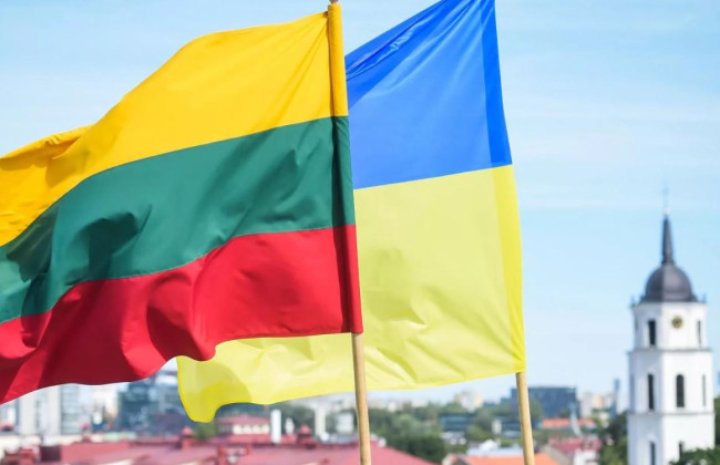 Литовська держкомпанія припинила оплату житла для родин українських енергетиків