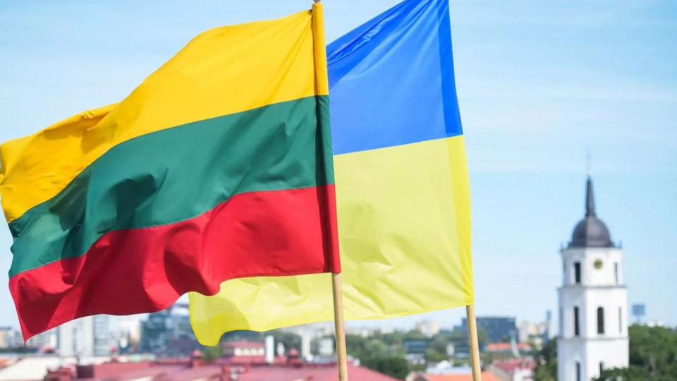 Литовська держкомпанія припинила оплату житла для родин українських енергетиків