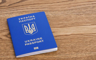 Может ли отец получить загранпаспорт ребенка, если документы подавала мать