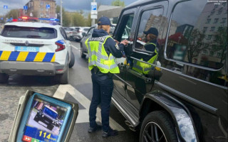 «Летели» со скоростью более 110 км/ч: в Киеве наказали водителей Mercedes, Lexus и Dodge