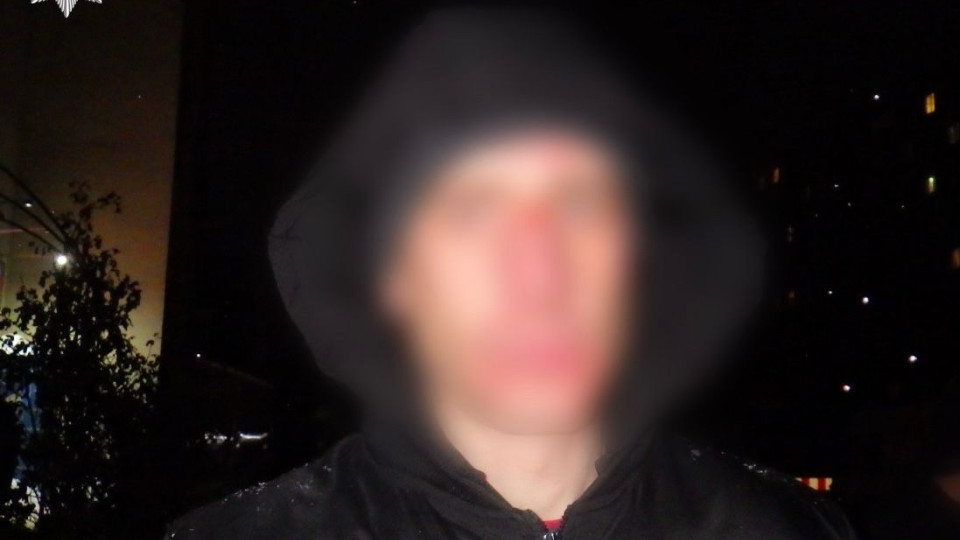 В Киеве судили рецидивиста, избившего и ограбившего военнослужащего во время реабилитации