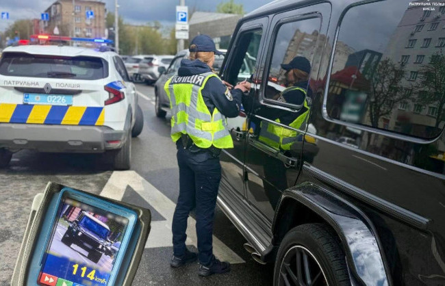 «Летели» со скоростью более 110 км/ч: в Киеве наказали водителей Mercedes, Lexus и Dodge