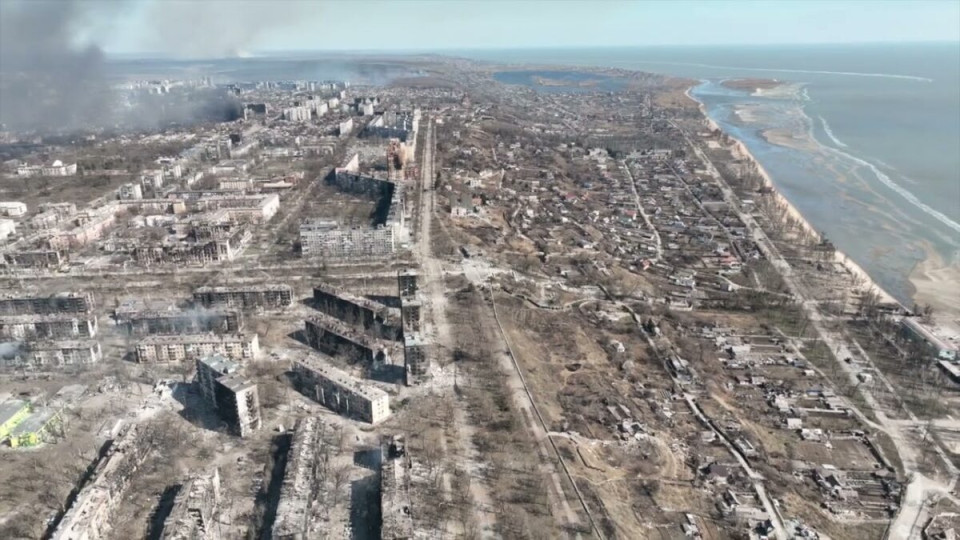 В Мариуполе обнаружили возможное массовое захоронение жертв обстрелов 2022 года