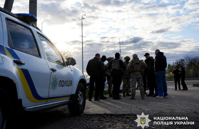 На Рівненщині чоловік відкрив вогонь з автомата по військових ТЦК та поліцейському — двоє поранених