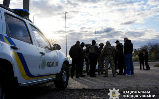 В Ровненской области мужчина открыл огонь из автомата по военным ТЦК и полицейскому — двое раненых