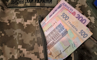 Военнослужащие с отдельными диагнозами могут получить выплату — кто имеет право на ежегодную помощь