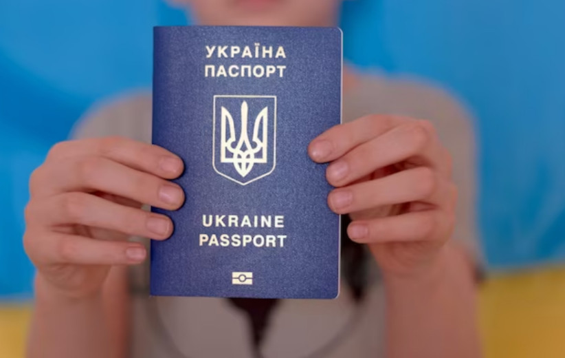 Українцям пояснили, чому строк дії дитячого закордонного паспорта коротший за дорослий