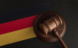 В Германии суд признал невменяемым мужчину, толкнувшего 16-летнюю украинку под поезд