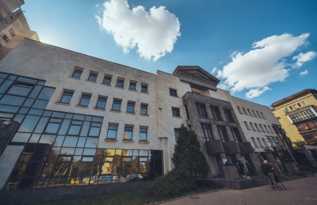 Заробітні плати, виправдувальні вироки та тимбілдинг в Кракові: що ТСК дізналася від керівника апарату ВАКС
