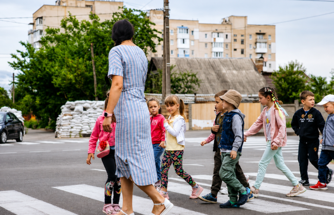 В Украине все больше взрослых становятся наставниками для детей в сложных обстоятельствах — закон заработал