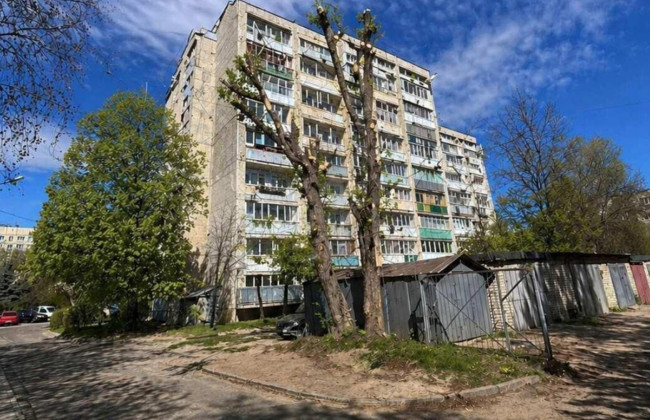 ШІ попрацював — у міських службах відзвітували: у Львові мешканцю надіслали згенероване фото обрізки дерева