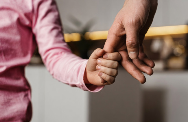 Могут ли украинские суды лишить родительских прав иностранца, который не проживает в Украине — вывод ВС