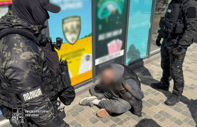 В Киеве мужчина «продавал» за $25 тысяч «должность капеллана» и выезд за границу