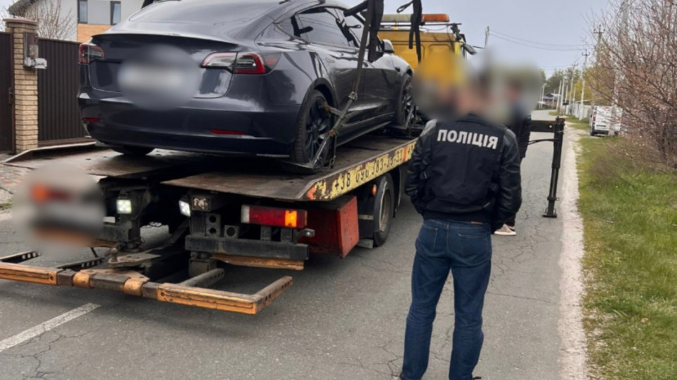 Миллионные несовпадения в декларациях и дорогие авто: полиция проводит обыски в ТЦК по всей стране, фото
