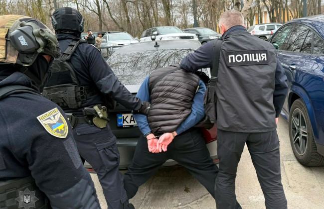 Верховний Суд визнав чоловіка винним в опорі правоохоронцям, бо той побив поліцейських без форми