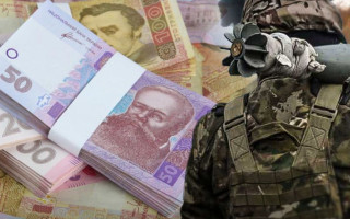 Суд признал ежемесячные боевые выплаты ВСУ постоянными — их учтут с помощью оздоровления