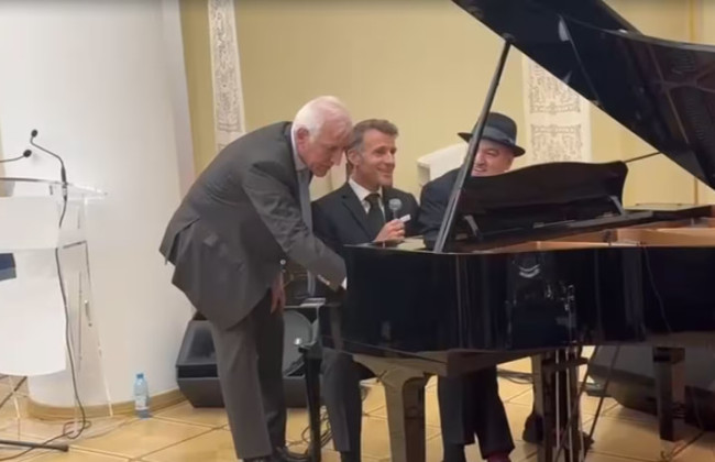 Еммануель Макрон заспівав пісню La Boheme під час вечері у Єревані, відео