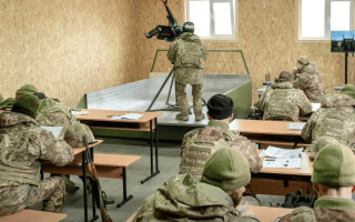 Правила выезда мужчин в возрасте 18–22 лет за границу могут изменить, но снижать мобилизационный возраст не планируют