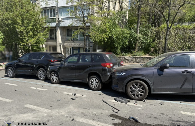 В Киеве водитель на Maserati устроил «GTA», а затем закрылся в авто от полицейских, фото