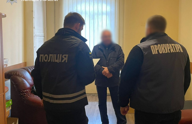 Во Львове раскрыли схему вымогательства на вокзале — ежемесячно сотрудник УЗ собирал около 460 тысяч гривен с работников