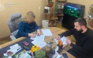 У Києві судитимуть посадовицю служби у справах дітей: після формальної перевірки мати катувала сина ще 9 місяців