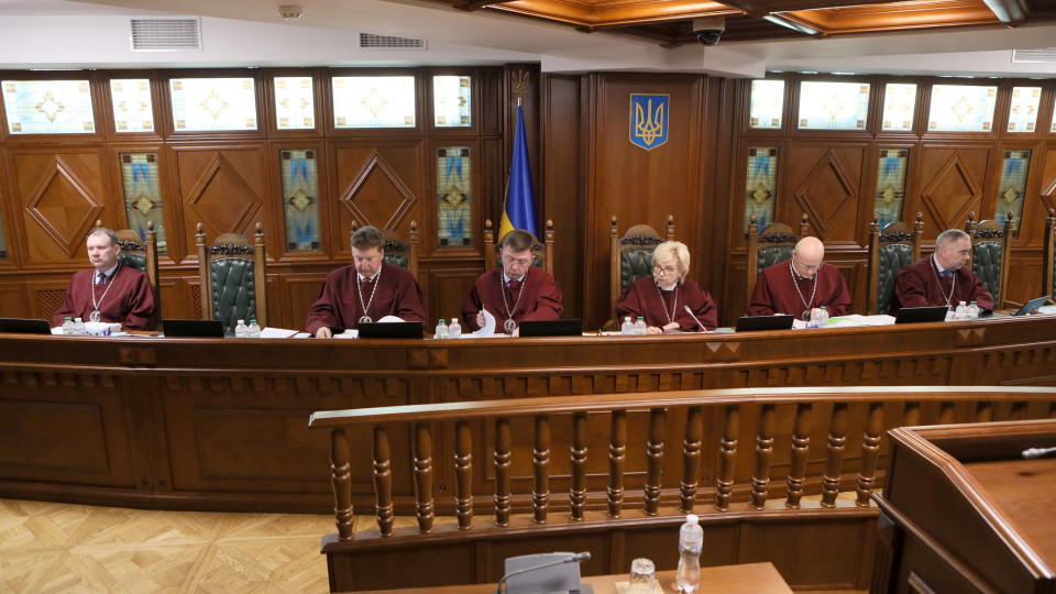 Судья в отставке оспаривает в Конституционном Суде размер базового оклада и доплат