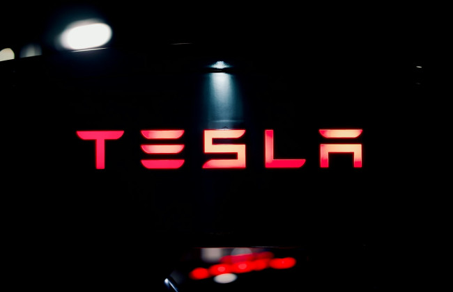 Tesla отзывает более 218 тысяч автомобилей из-за проблемы с камерой заднего вида