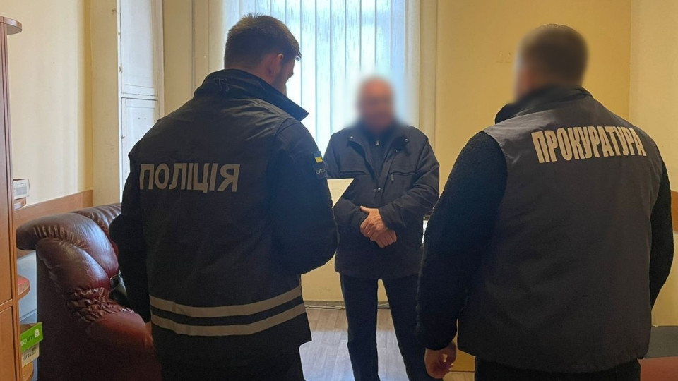 Во Львове раскрыли схему вымогательства на вокзале — ежемесячно сотрудник УЗ собирал около 460 тысяч гривен с работников