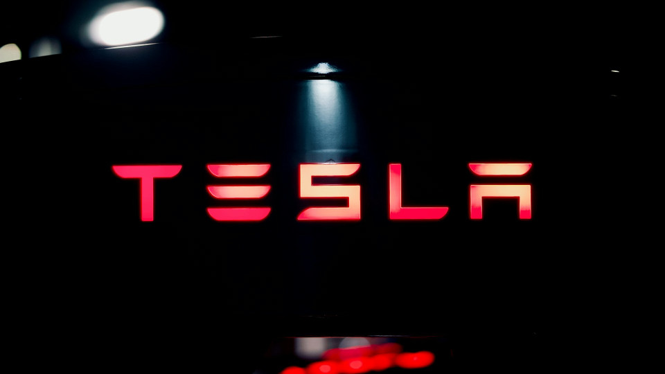 Tesla отзывает более 218 тысяч автомобилей из-за проблемы с камерой заднего вида