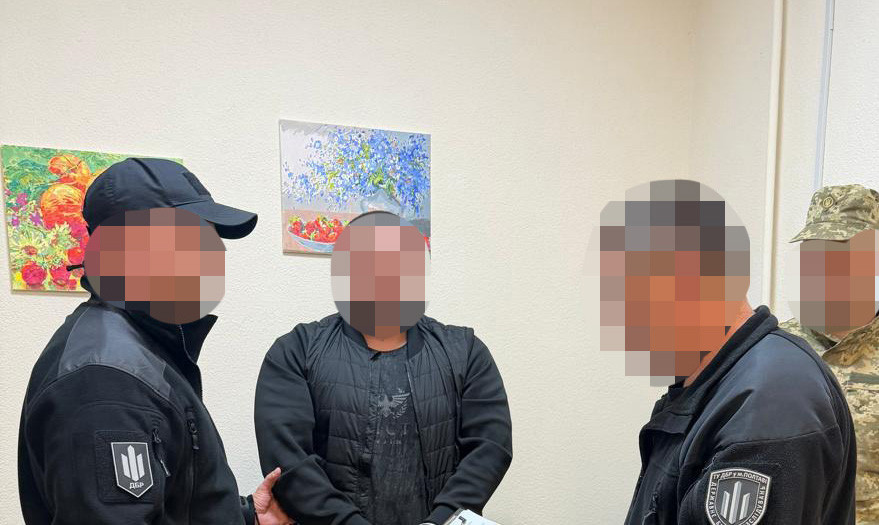 Военного, который жестоко избил побратима перед строем и ушел в СЗЧ, задержали