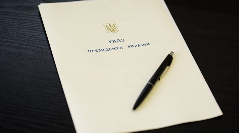 Украина официально разрешает РФ провести парад на 9 мая, — указ Зеленского