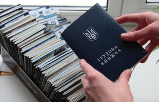 КАС ВС пояснил, засчитываются ли периоды научной работы в стаж государственной службы