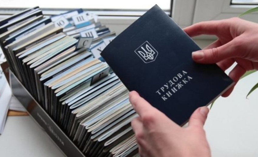 КАС ВС пояснил, засчитываются ли периоды научной работы в стаж государственной службы