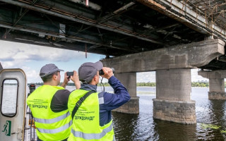 На мосту Патона у Києві виявили дефект – рух транспорту обмежать