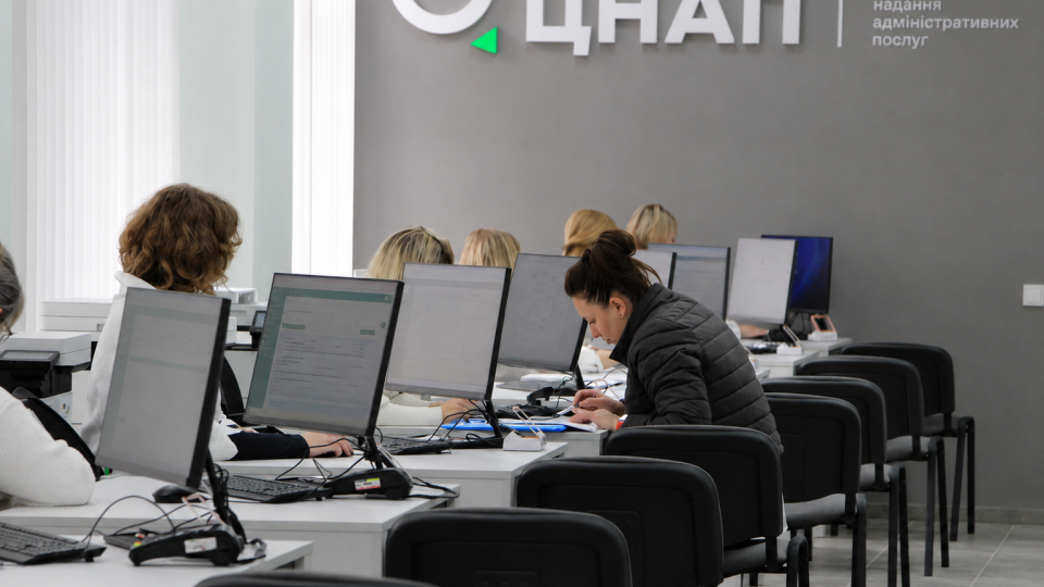 В ЦНАПе объяснили, почему не могут проверять правильность документов