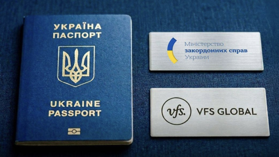 Украинцев в США, Канаде и Британии ждут новые правила получения паспортов