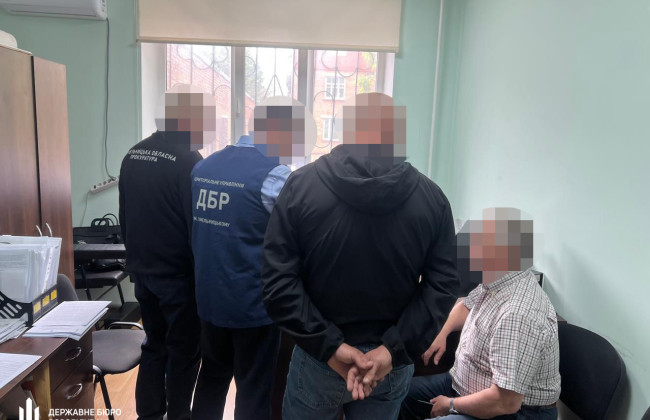 На Хмельниччині правоохоронці допомагали сину колишнього керівника «замітали сліди» ДТП – ДБР