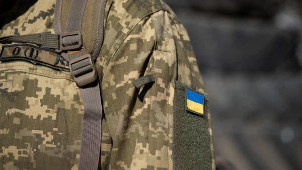 Как военнослужащему сохранить рабочее место и предусмотрены ли выплаты — объяснили в Минюсте