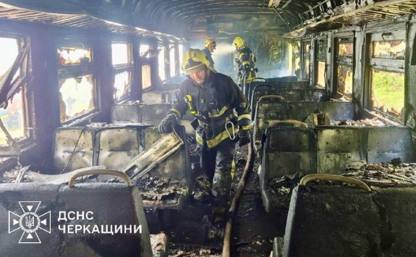 В Черкасской области во время движения загорелся электропоезд с пассажирами