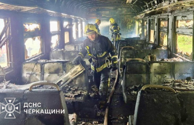 В Черкасской области во время движения загорелся электропоезд с пассажирами