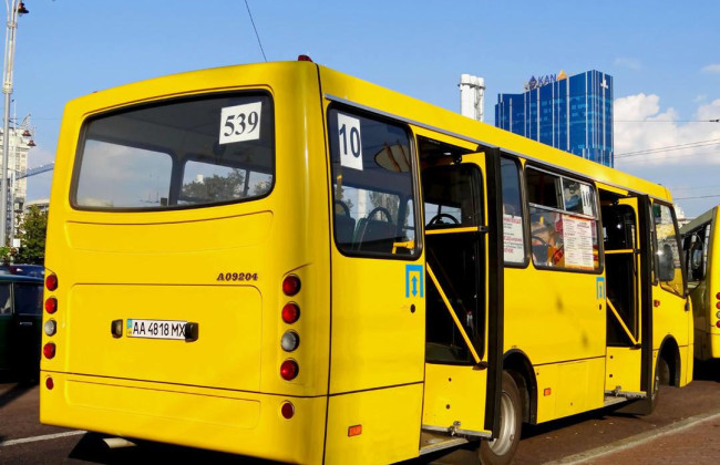 У Києві вимагають зобов’язати маршрутки приймати картки та показувати рух онлайн