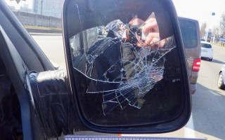 В Киеве мужчина отобрал телефон у военнослужащего из-за дорожного конфликта