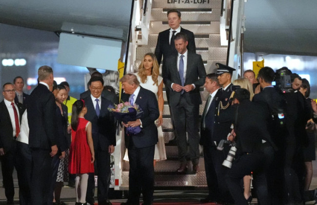 Впервые с 2017 года: Дональд Трамп прибыл в Китай, видео