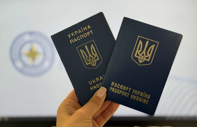 Скільки може зберігатися ID-картка та закордонний паспорт у ДМС, ЦНАПах та центрах «Паспортний сервіс»