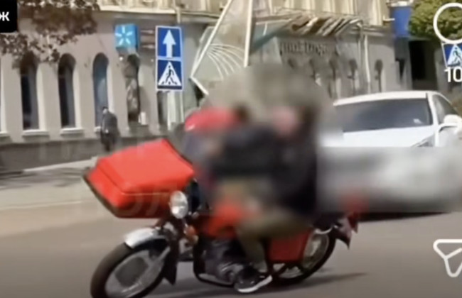 В Житомире патрульные наказали любителей опасных маневров на мотоциклах, видео
