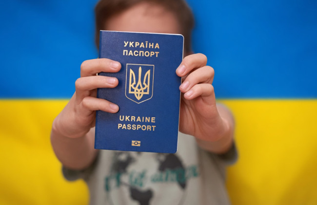 Могут ли бабушка или дедушка оформить заграничный паспорт внуку по доверенности