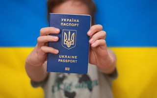Могут ли бабушка или дедушка оформить заграничный паспорт внуку по доверенности