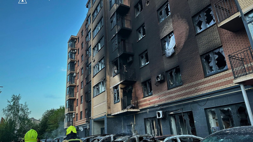 Российский обстрел Киевской области: в области горели жилые дома и была повреждена гражданская инфраструктура