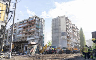 У Києві завершили пошуково-рятувальну операцію після удару РФ по багатоповерхівці